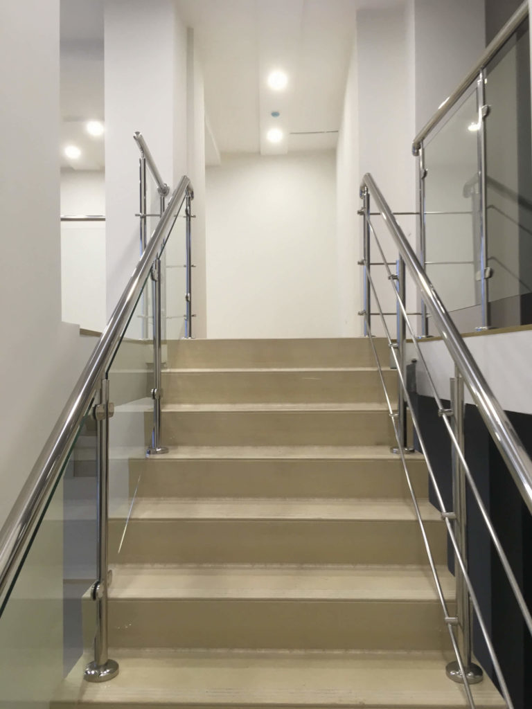 Торговое помещение 173,4 м², Комендантский пр., 60 - Лестница